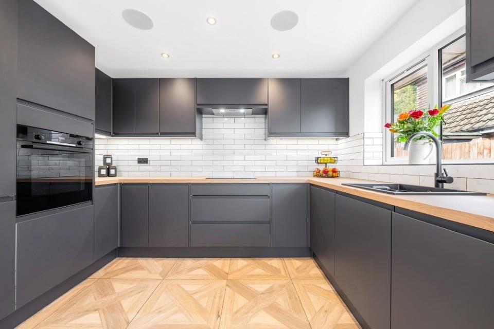 Property photo 3 of 14 Kitchen.Jpg