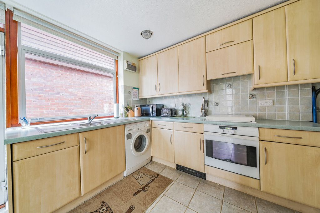 Property photo 3 of 18 Kitchen
