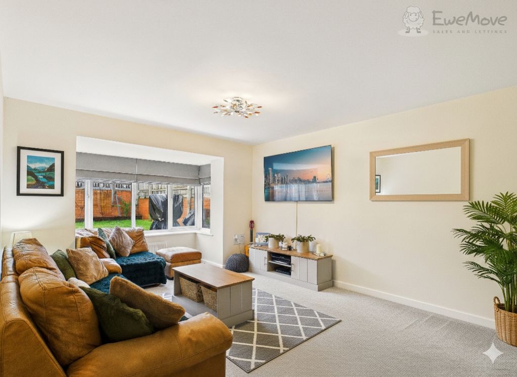 Property photo 3 of 16 Ewemove South Molton - Lounge