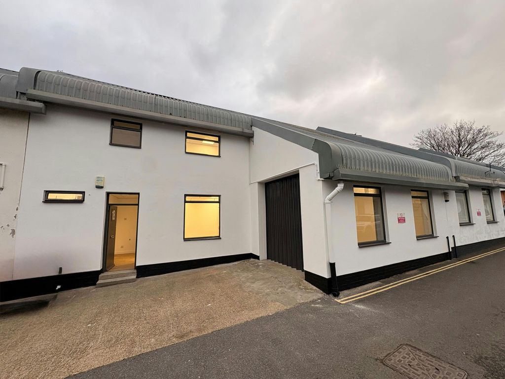 Property photo 1 of 10 Brook Lane Unit 18 (Front).Jpg