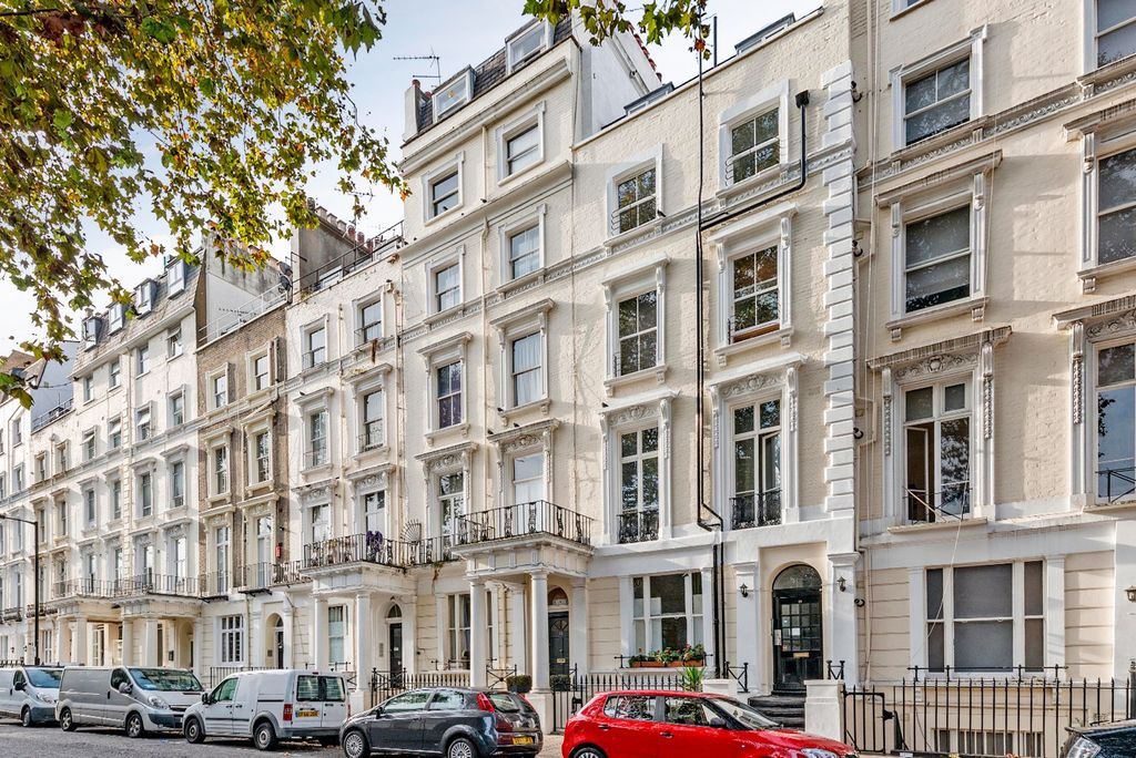 Property photo 3 of 10 External