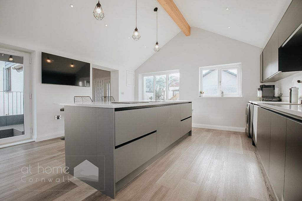 Property photo 2 of 44