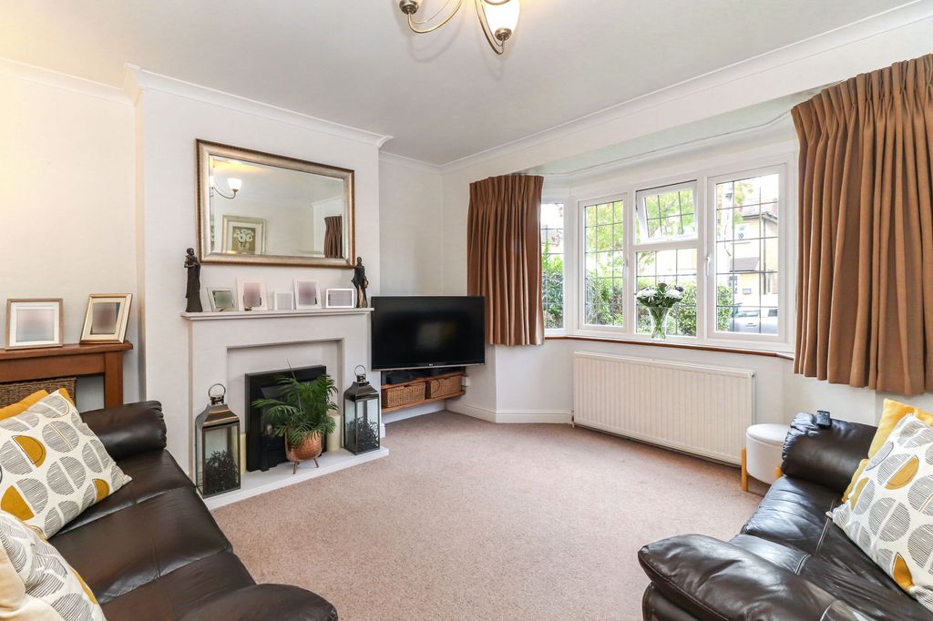 Property photo 2 of 28