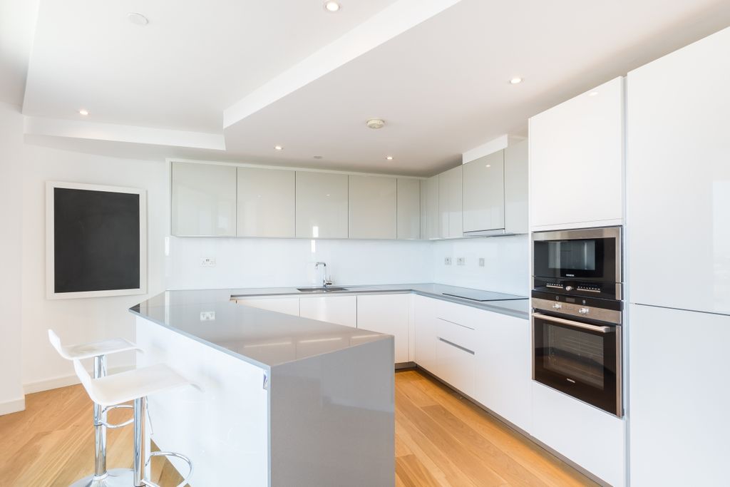 Property photo 2 of 16 Regent's Wharf
