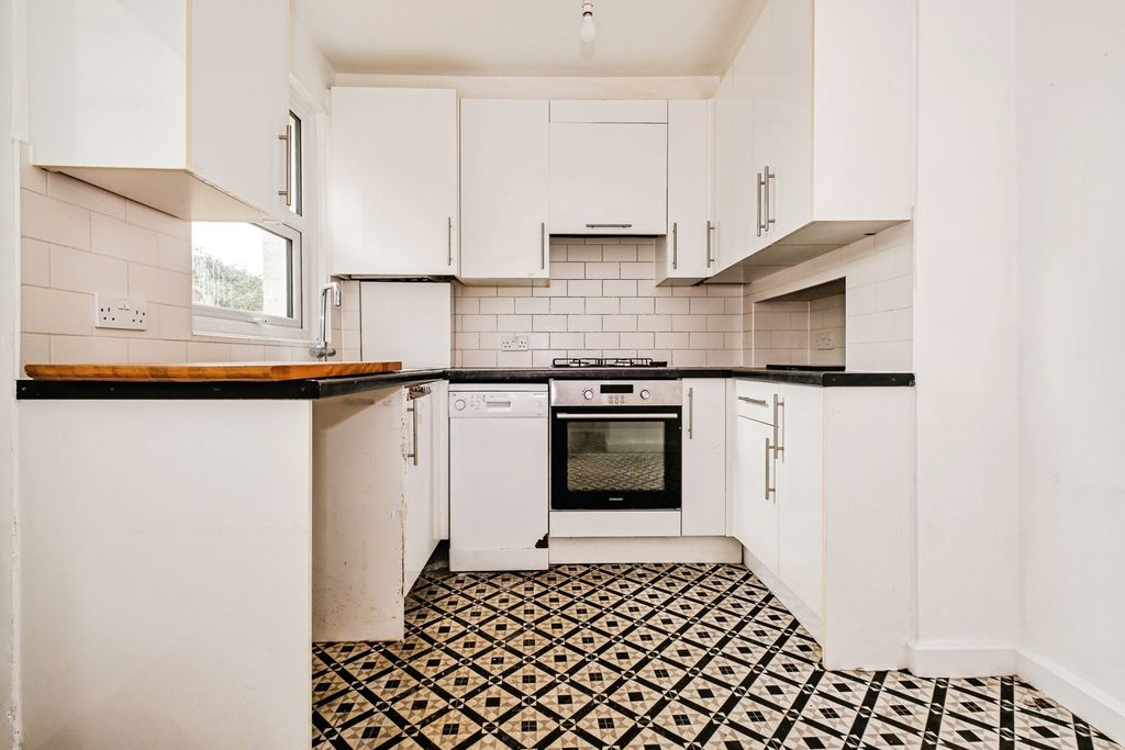 Property photo 3 of 23 Pbox-Img.Jpg
