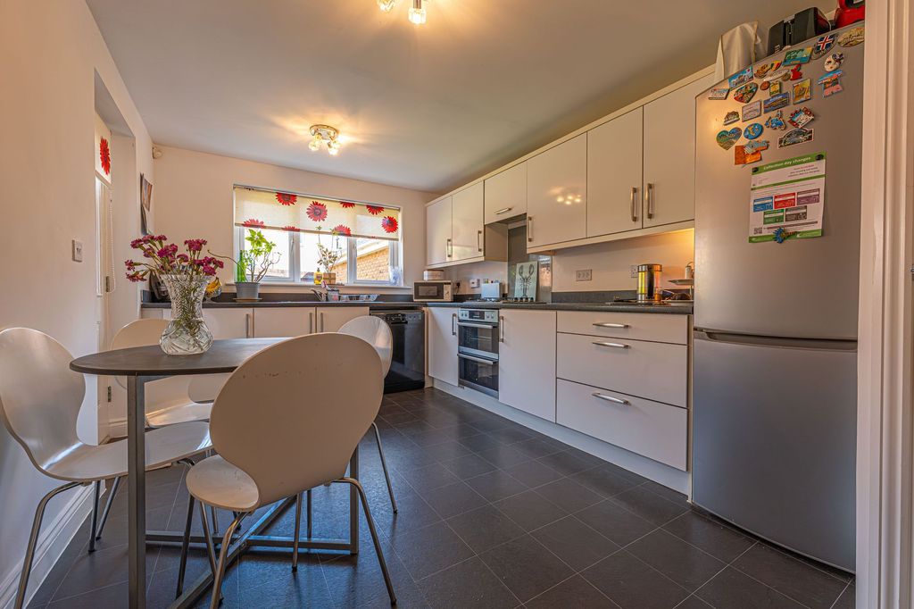 Property photo 3 of 40