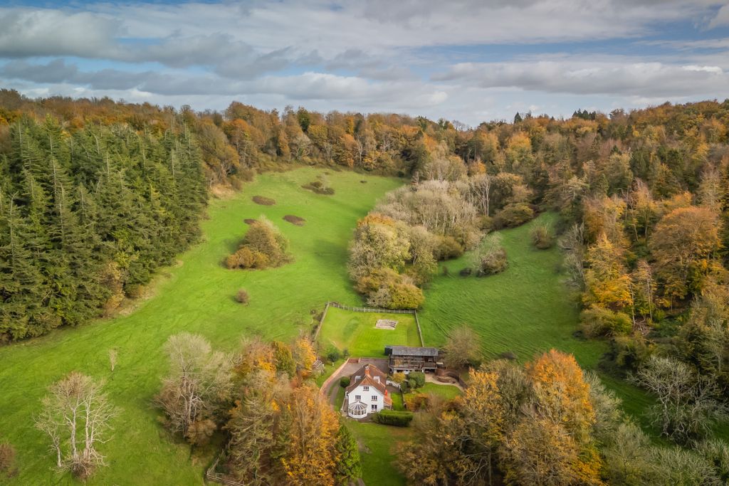 Property photo 3 of 14 Setting