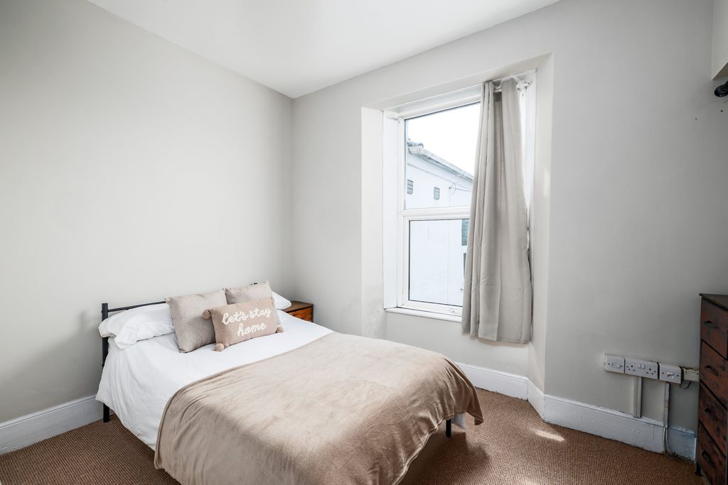 Property photo 1 of 3 0015