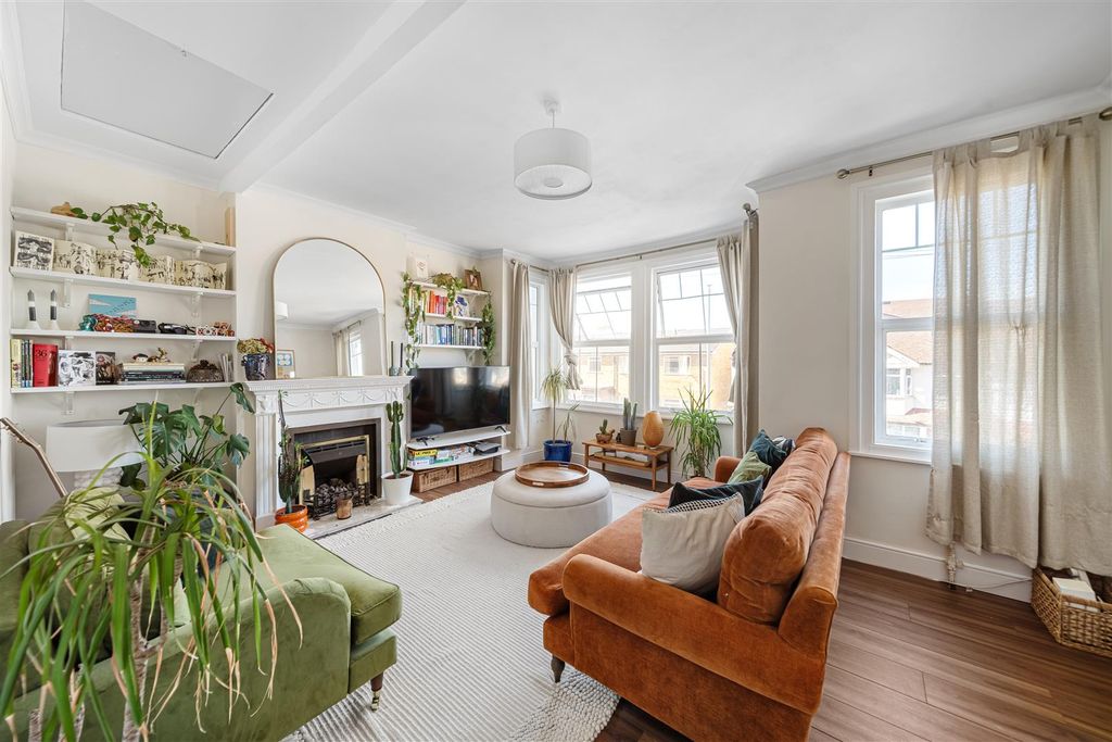 Property photo 3 of 13 Beauchamp Road-02.Jpg