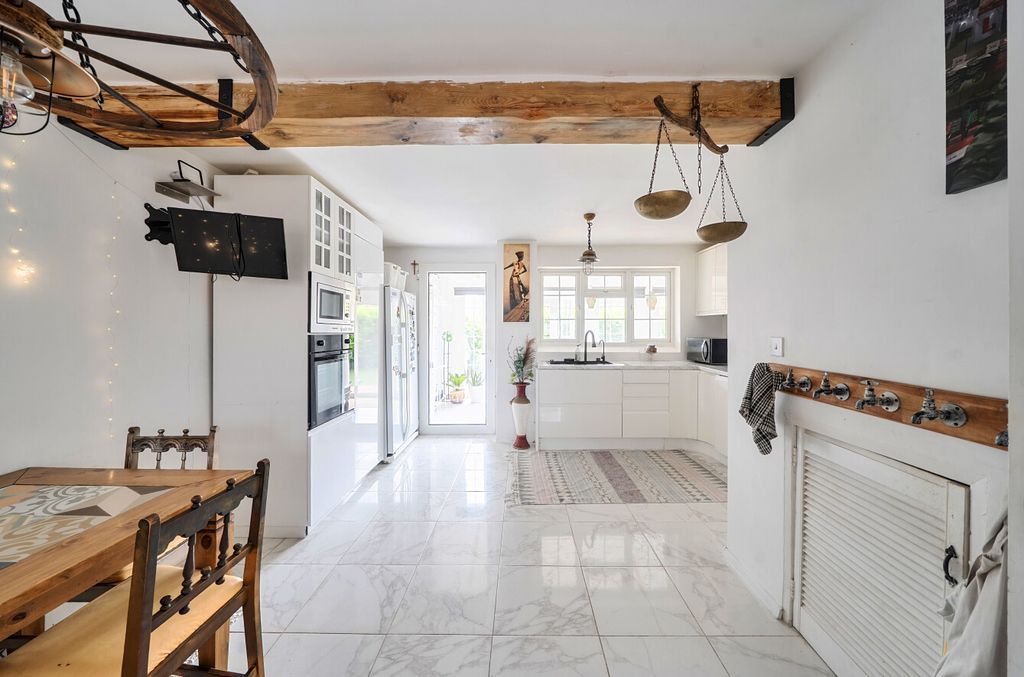 Property photo 2 of 10 1467387-18-6A0Dd7...