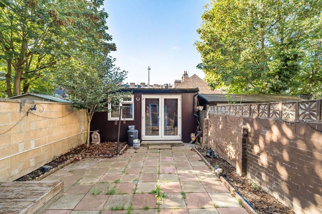 Property photo 2 of 8