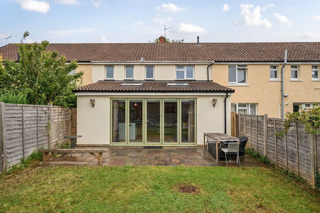 Property photo 2 of 23