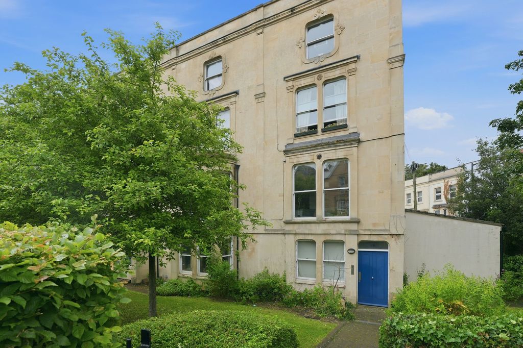 Property photo 1 of 28