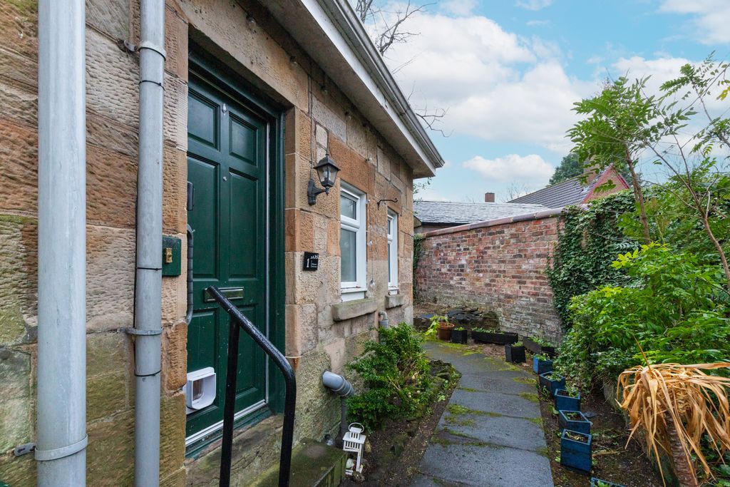 Property photo 2 of 27