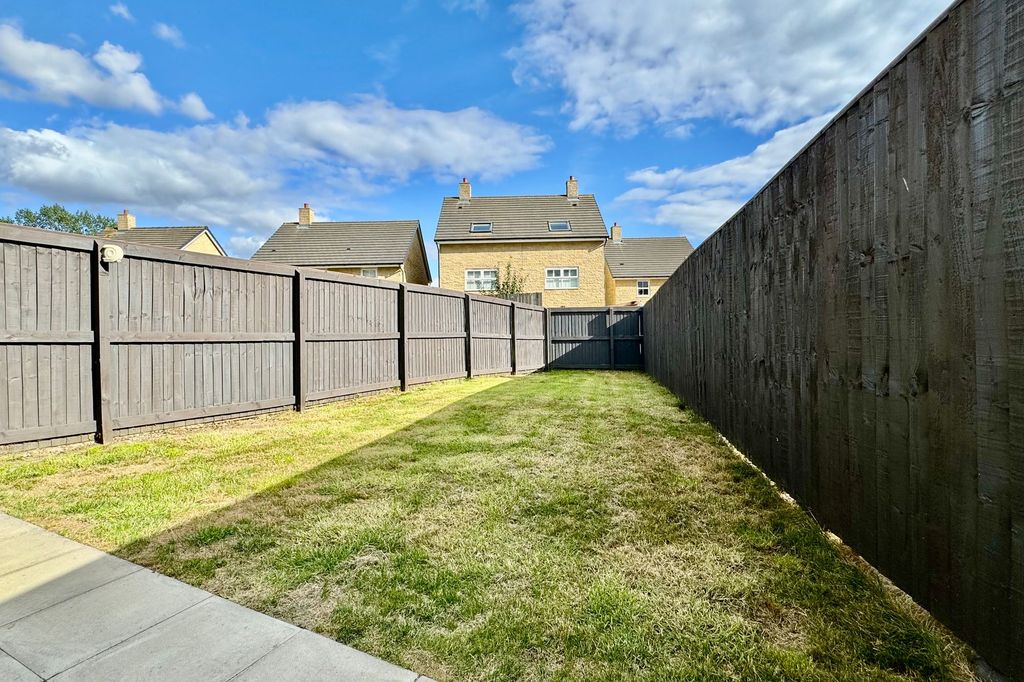 Property photo 2 of 28