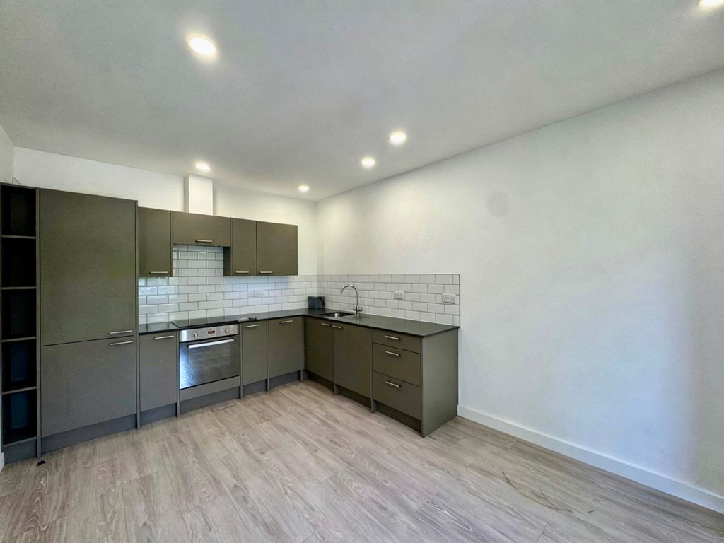 Property photo 1 of 6 9 Southernhay Kitchen