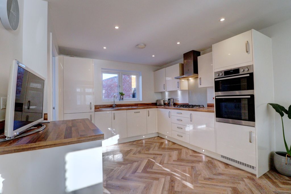 Property photo 2 of 23 Picture No. 03