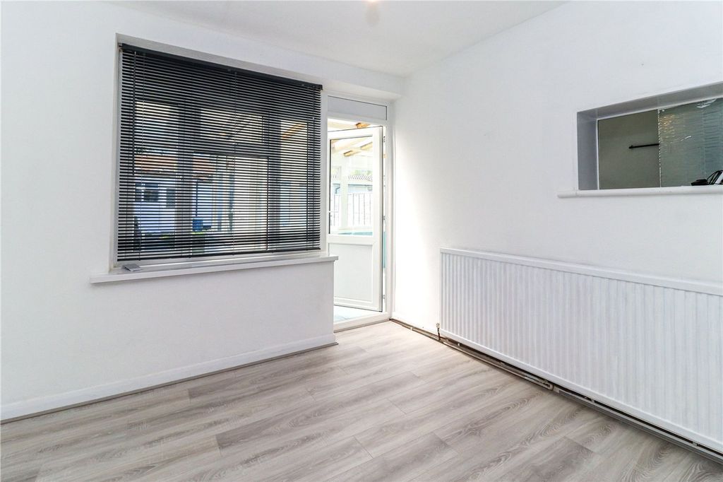 Property photo 3 of 15 Lounge