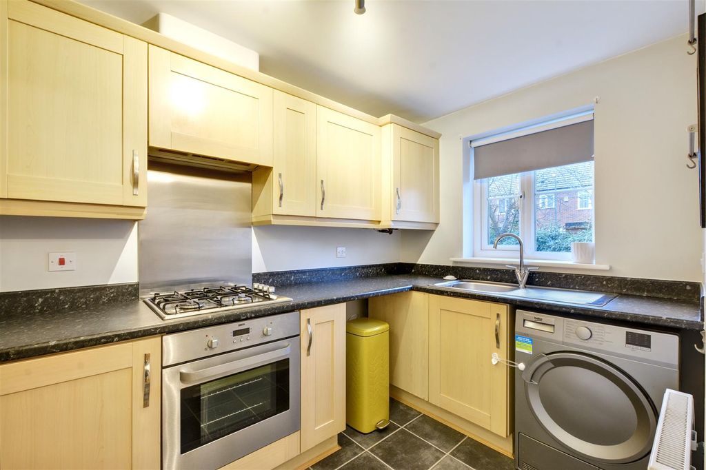 Property photo 3 of 16 Kitchen