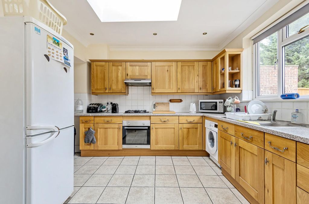 Property photo 3 of 14 Davidson Frost-Wellings, Dfw, Weighton Road, Harro