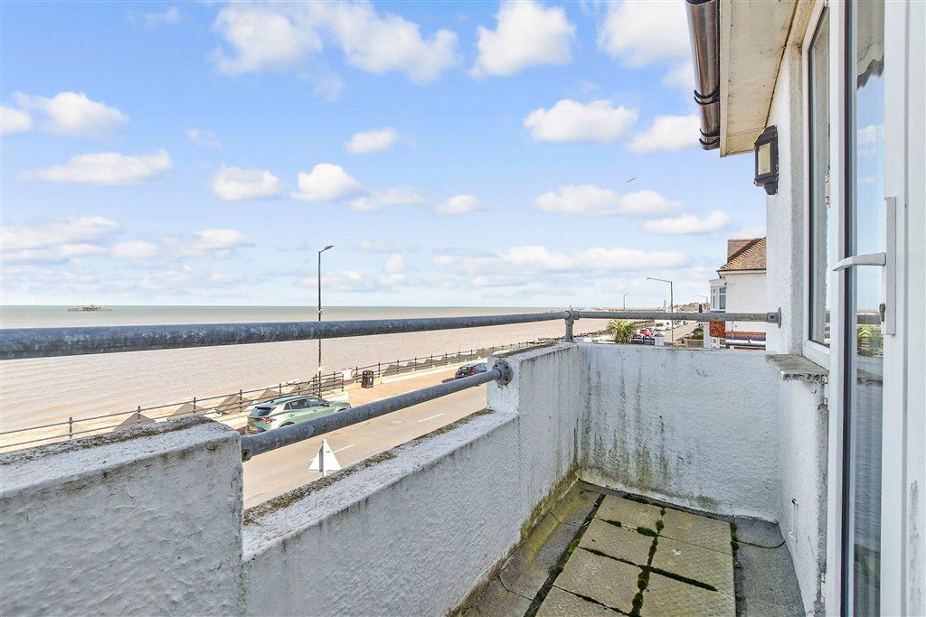 Property photo 3 of 14 Balcony / Terrace