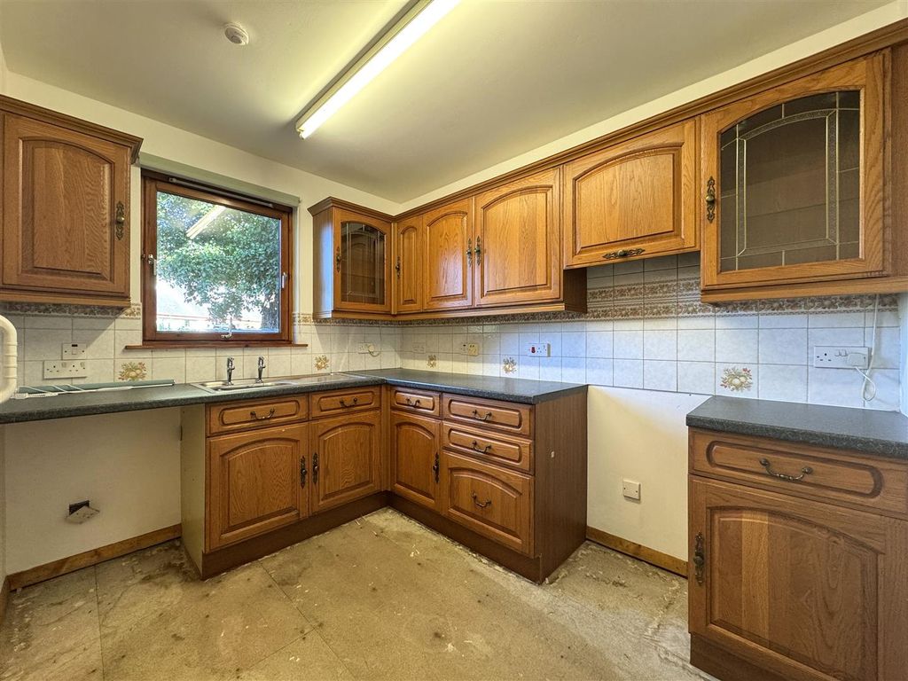Property photo 3 of 11 Kitchen.Jpg