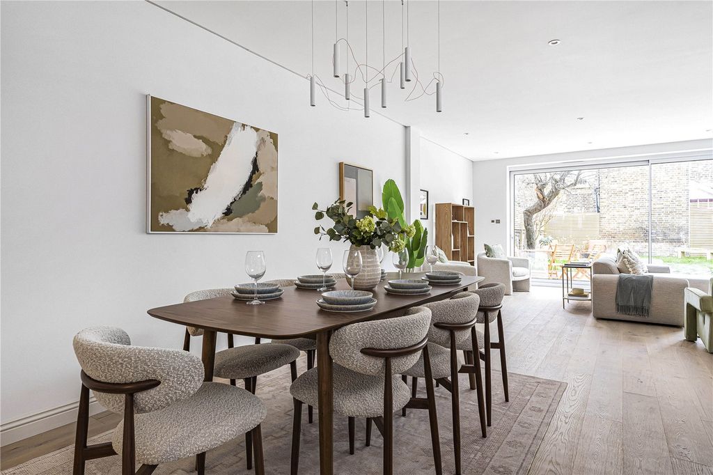 Property photo 2 of 24 Dining Room