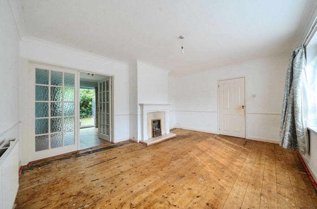 Property photo 2 of 12 1335987-2-6895c18...