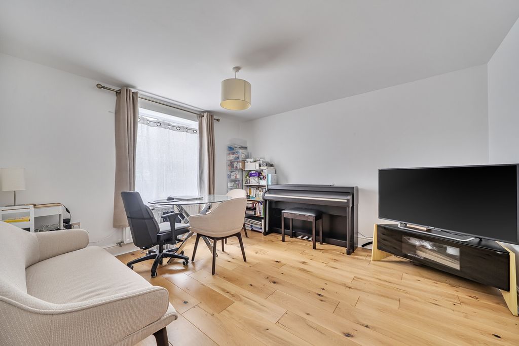 Property photo 3 of 19 1408553-6-698E08B...