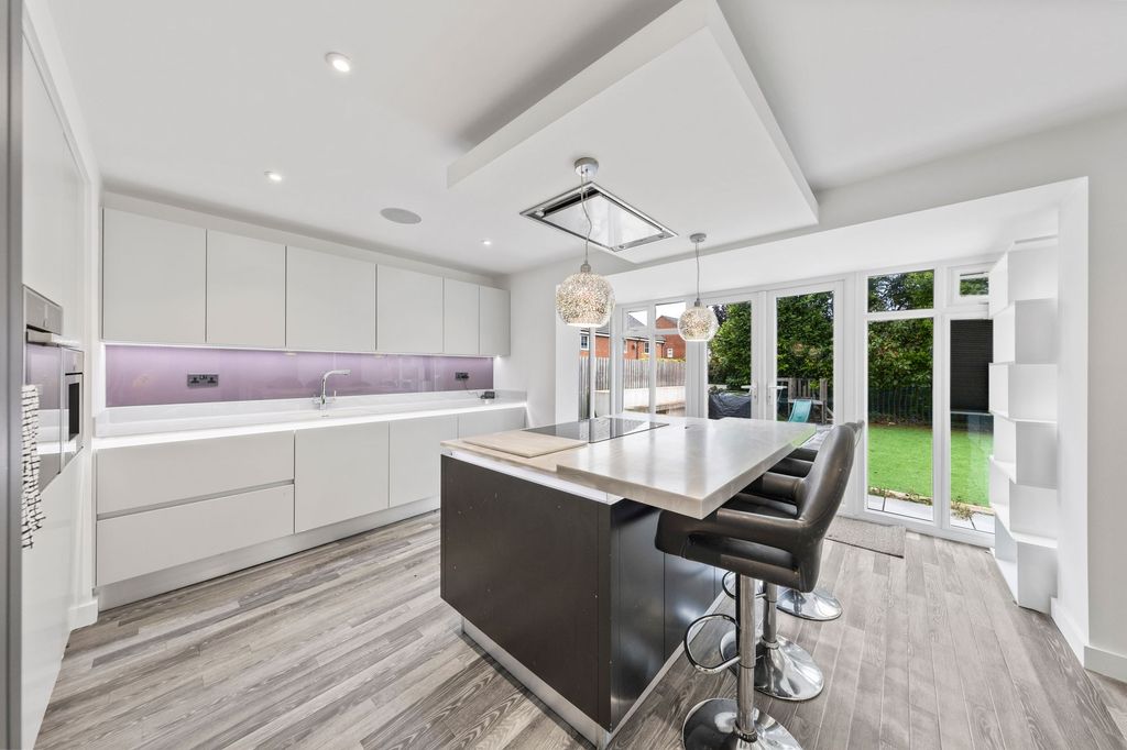 Property photo 3 of 35