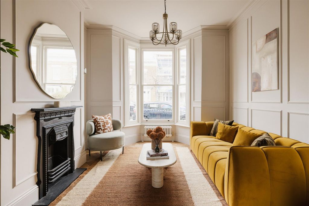 Property photo 1 of 64 Blurton Road, E5