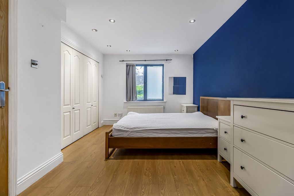 Property photo 2 of 9 Picture No. 40