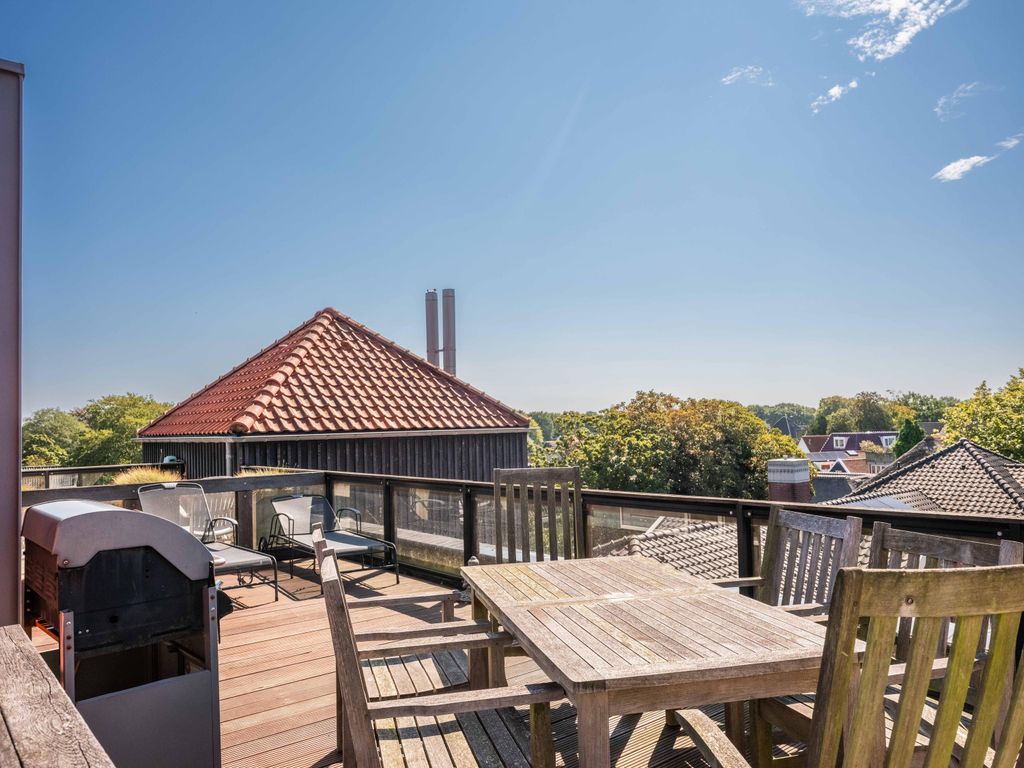 Property photo 2 of 34