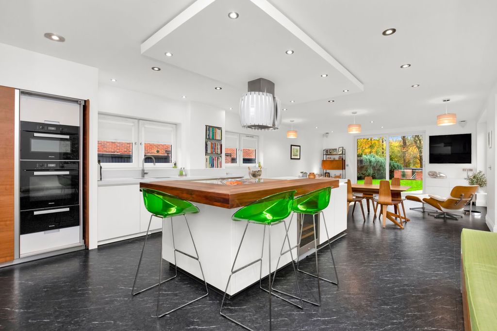 Property photo 2 of 45