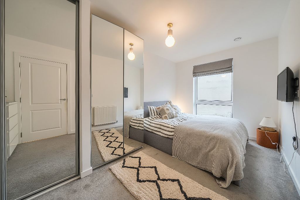 Property photo 3 of 21 Bedroom