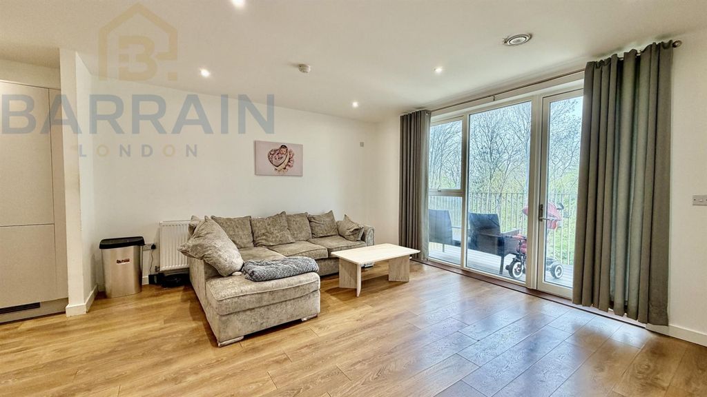 Property photo 1 of 12 2 Bedroom For Sale, East London, E6 By Barrain London Estate Agency