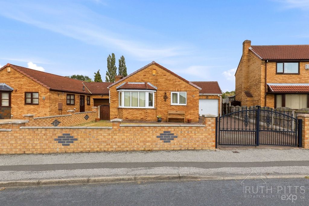 Property photo 2 of 28