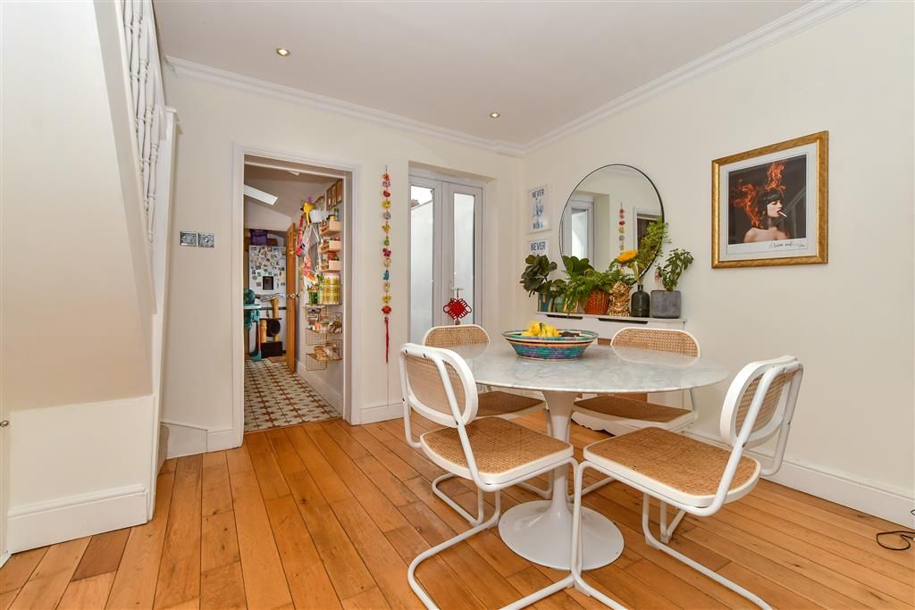 Property photo 3 of 11 Dining Area