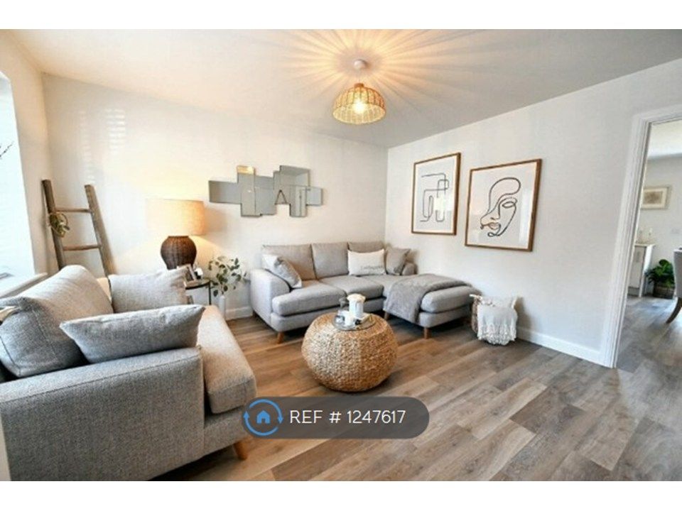 Property photo 2 of 14 Living Room