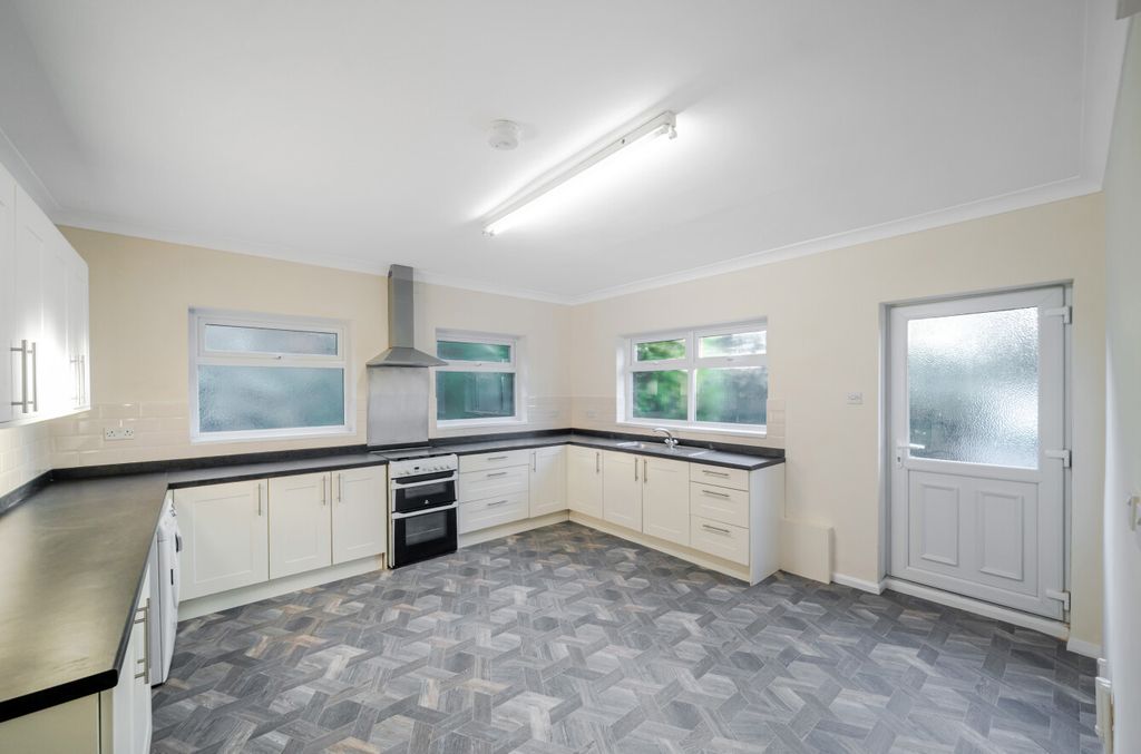 Property photo 3 of 21 1359996-14-68d42E...