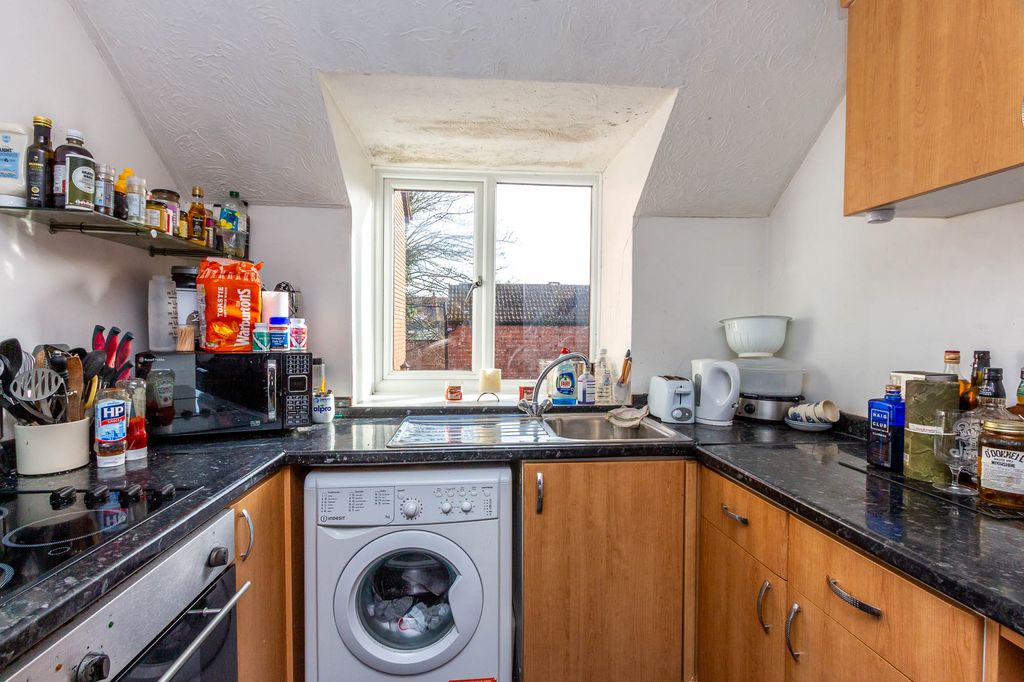 Property photo 3 of 7 Kitchen