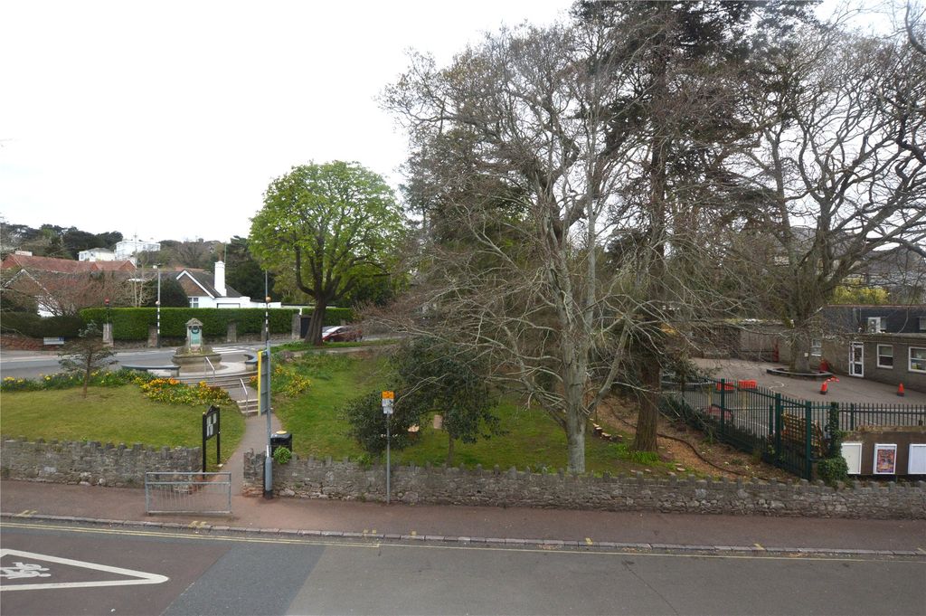 Property photo 3 of 10 Picture No. 11