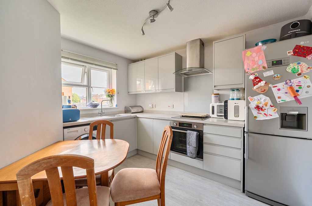 Property photo 3 of 20 1401650-25-696F64...