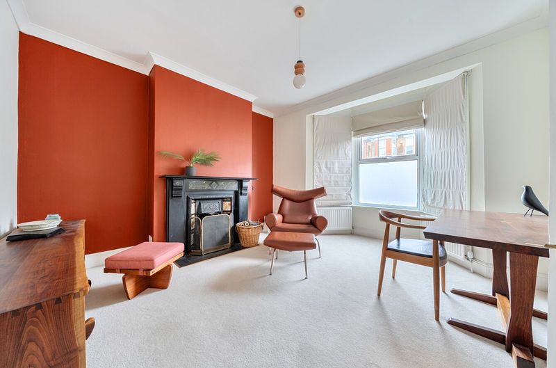 Property photo 2 of 19 Lounge