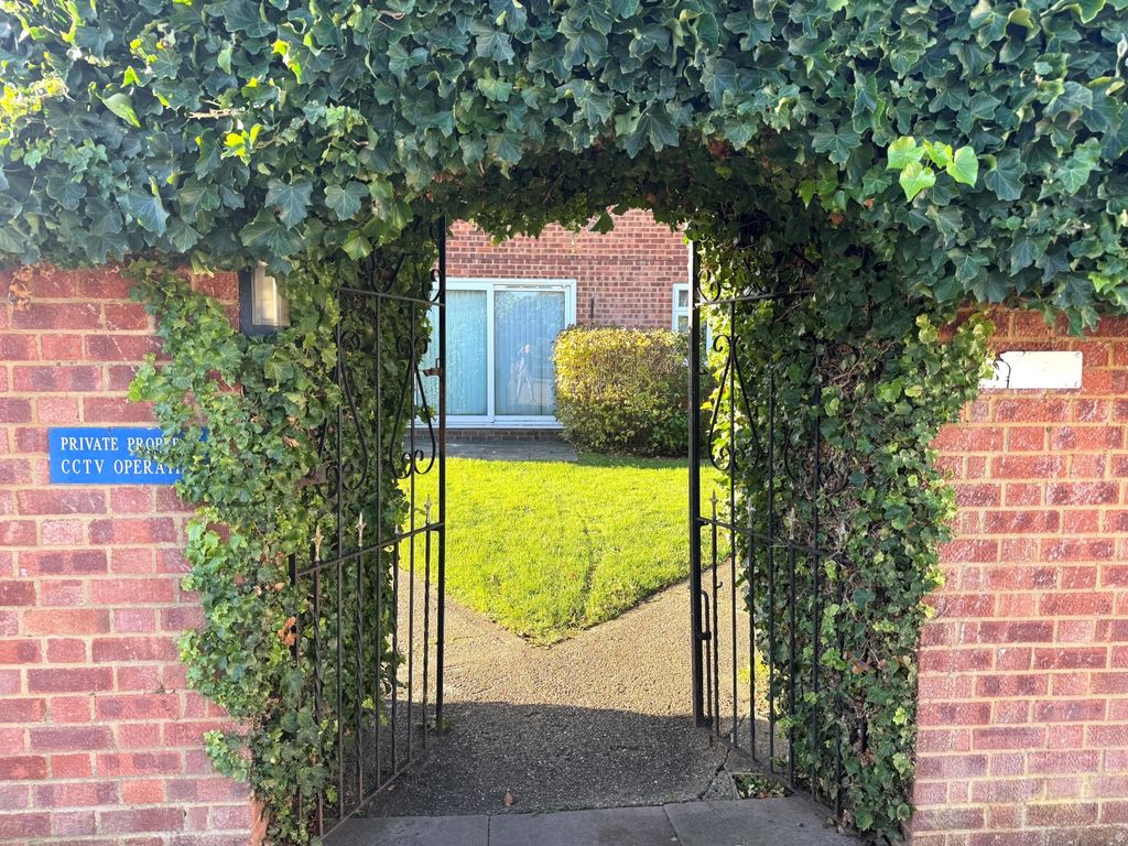 Property photo 2 of 8 Arch