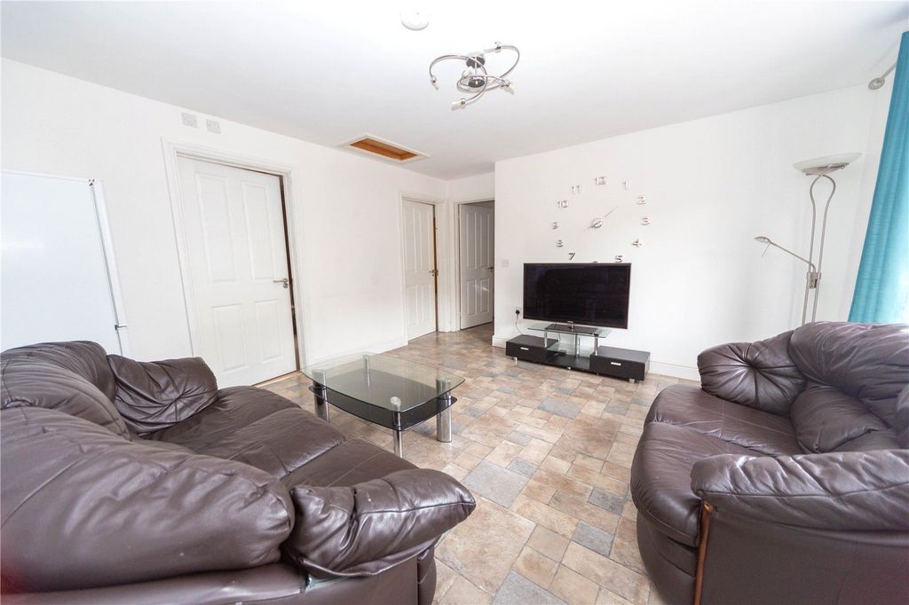 Property photo 2 of 8 Picture No. 04