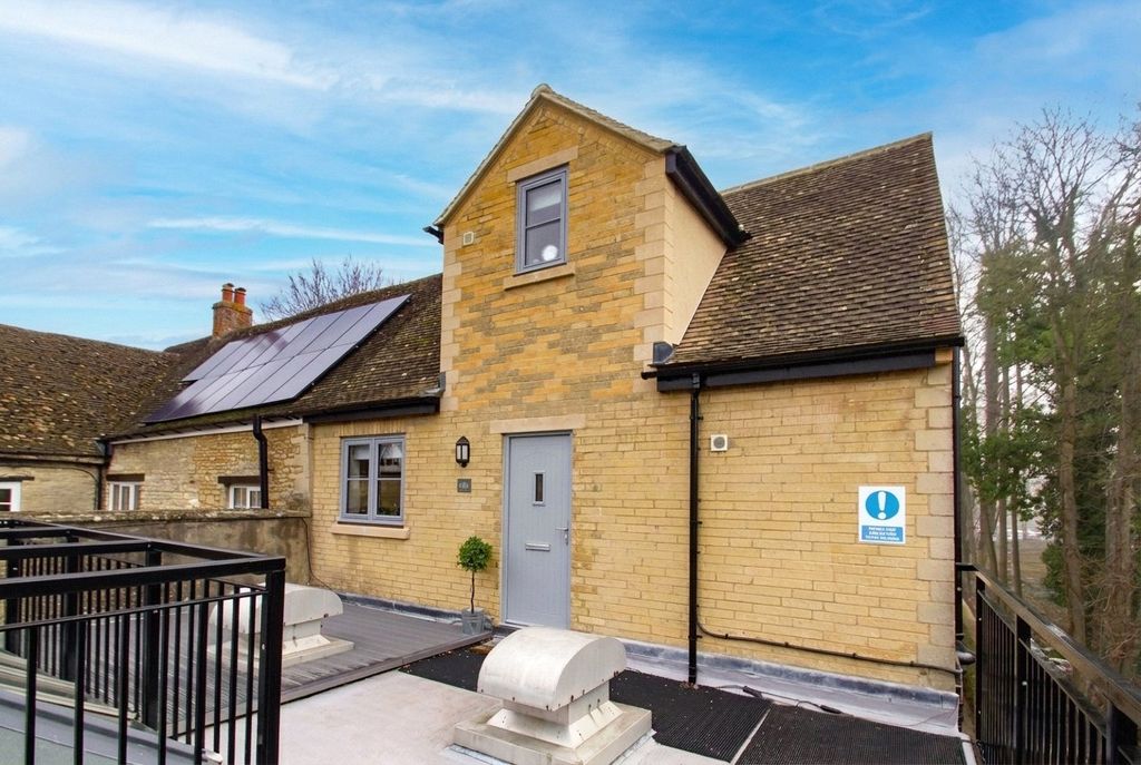 Property photo 1 of 16 External
