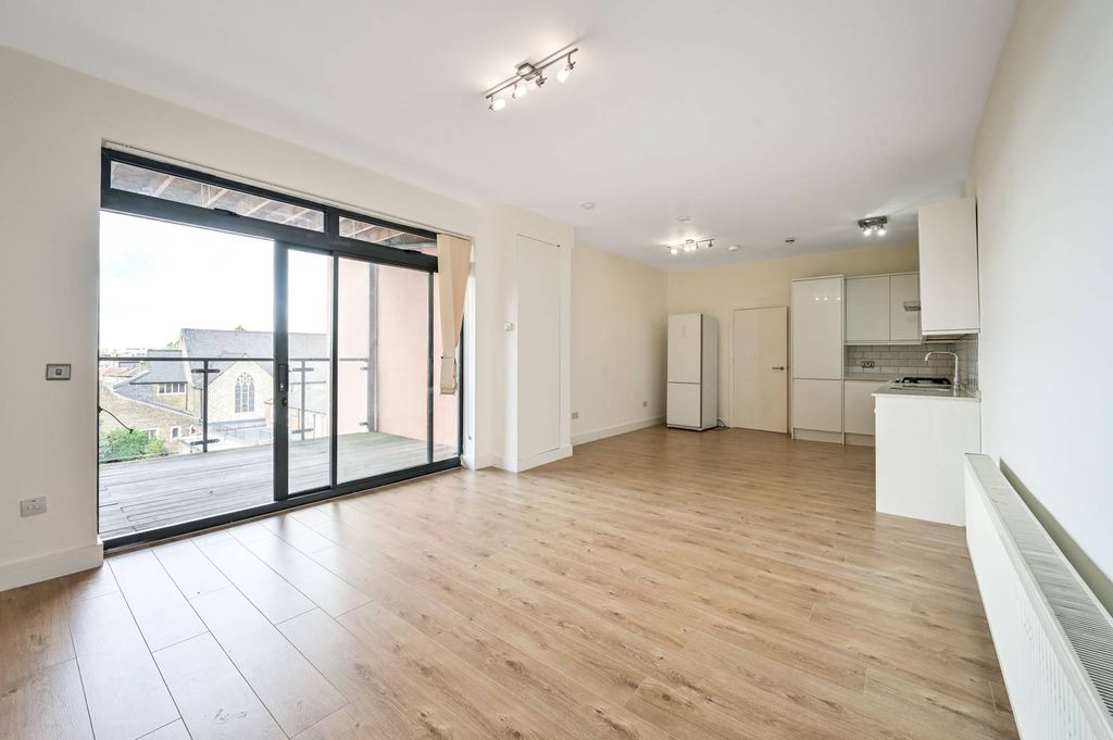 Property photo 2 of 10