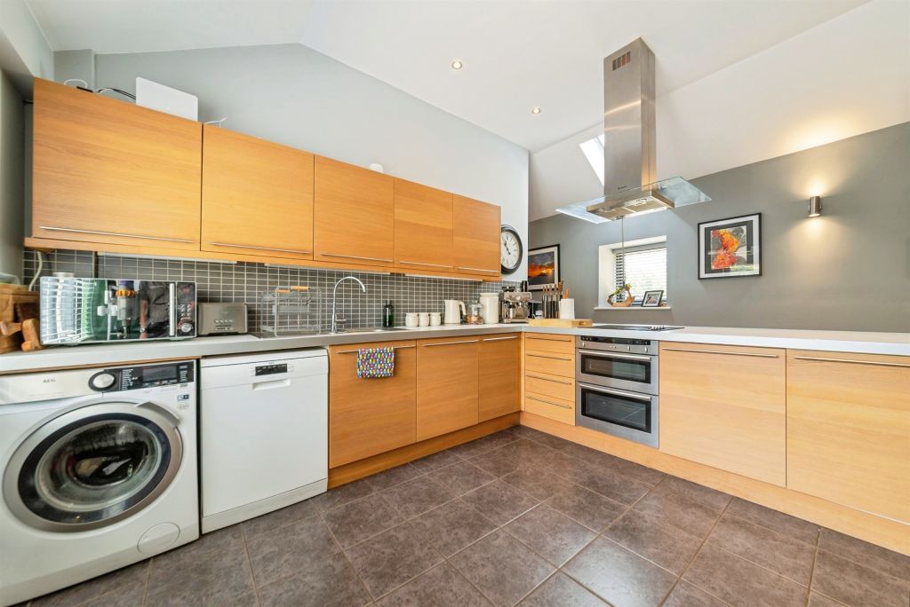 Property photo 2 of 33