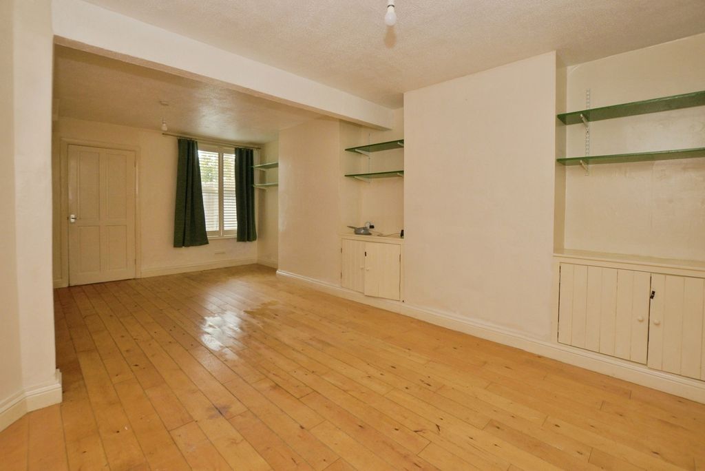 Property photo 2 of 12 Pliving/Dining